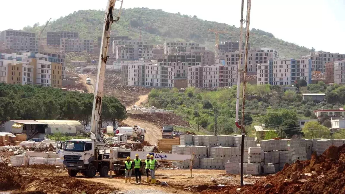 Aile ve Sosyal Hizmetler Bakanı: Türkiye\'de binlerce çocuğun aile ortamında büyümesini sağlıyoruz