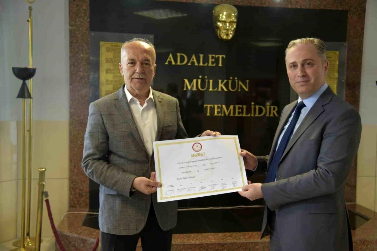 Dursunbey Belediye Başkanı ve Meclis Üyeleri Mazbatalarını Aldı