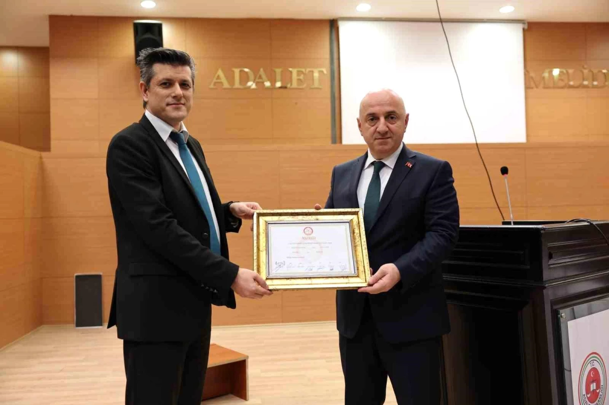 Darıca Belediye Başkanı Muzaffer Bıyık mazbatasını aldı