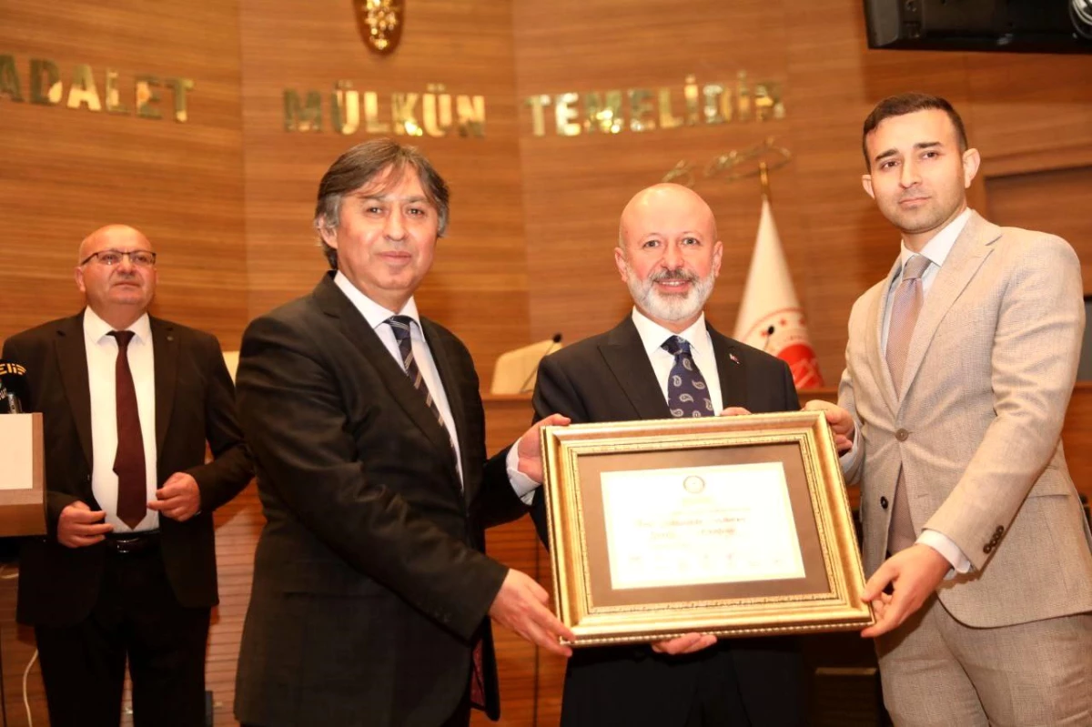 Ahmet Çolakbayrakdar, Kocasinan Belediye Başkanı olarak mazbatasını aldı