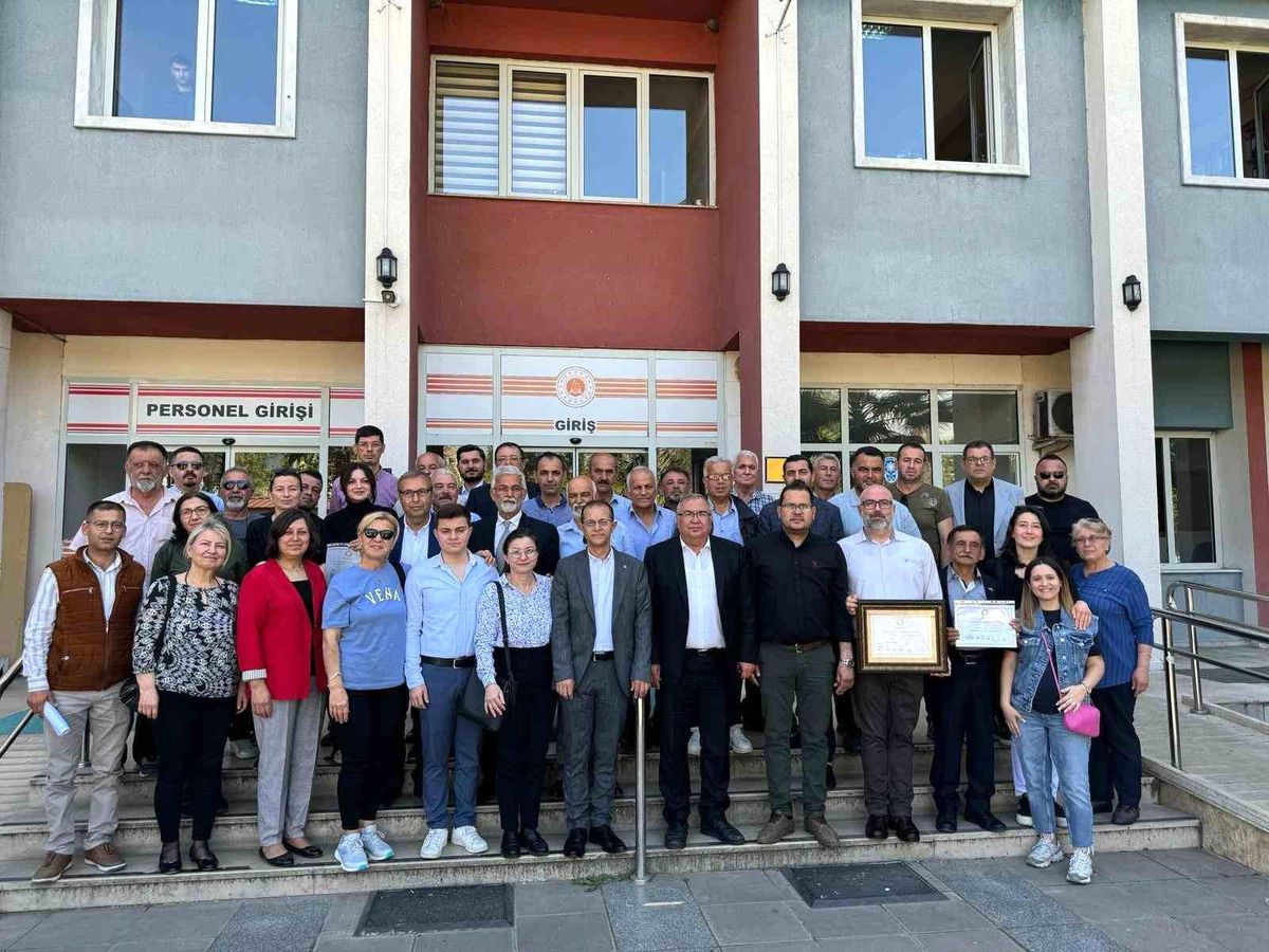 Kuyucak\'ın yeni Belediye Başkanı mazbatasını aldı