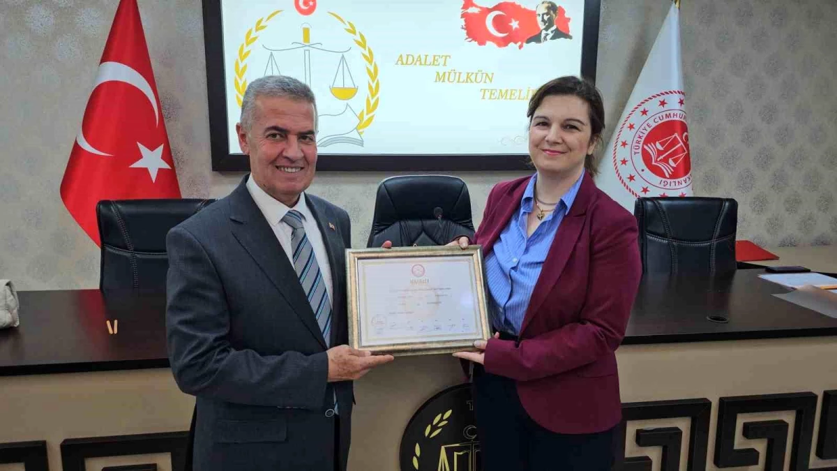 Aydın\'ın Buharkent ilçesinde AK Partili Mehmet Erol 3. dönem için belediye başkanlığı mazbatasını aldı