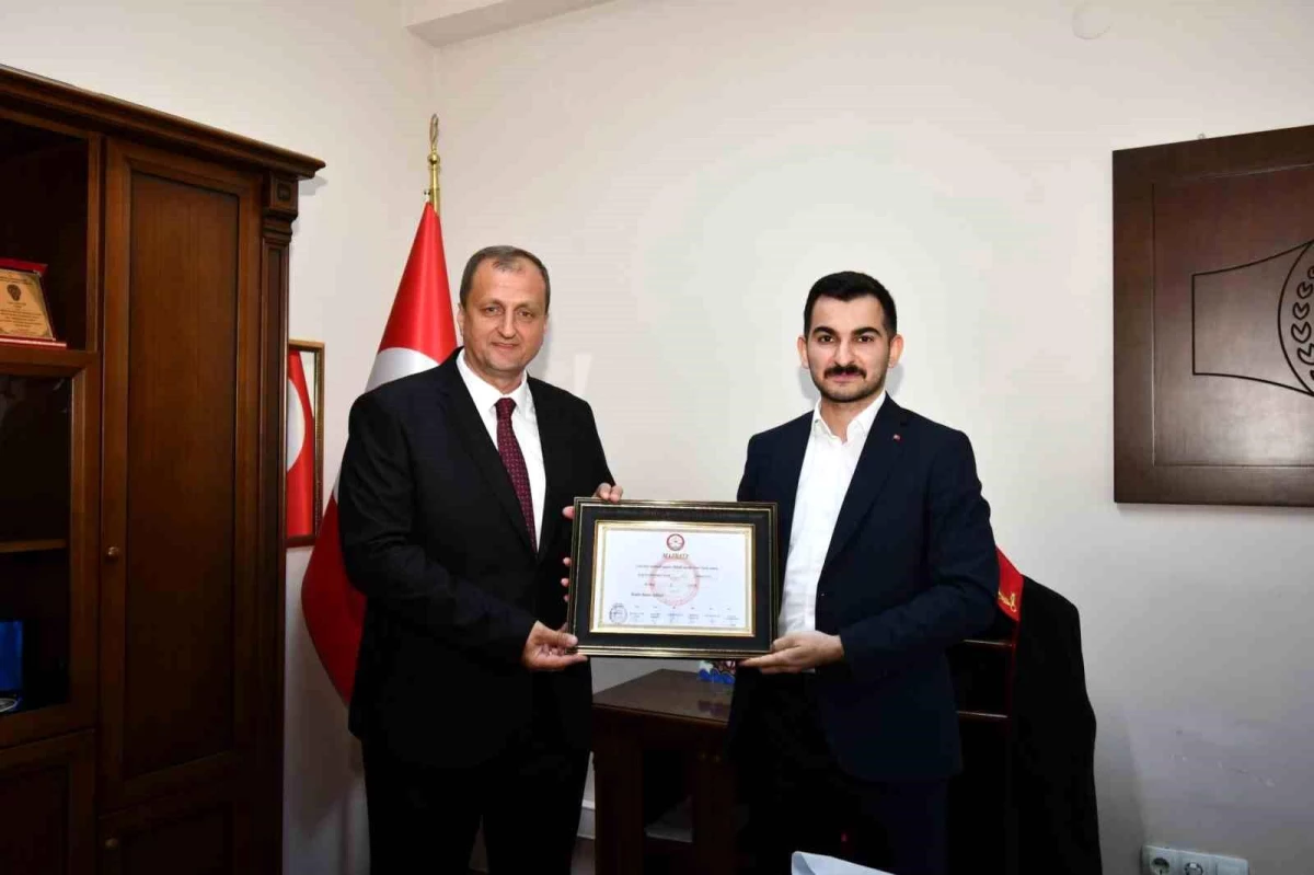 İznik Belediye Başkanı Kağan Mehmet Usta ve Meclis Üyeleri Mazbatalarını Aldı