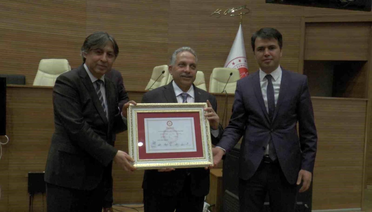 Mustafa Yalçın, Talas Belediye Başkanı olarak mazbatasını aldı