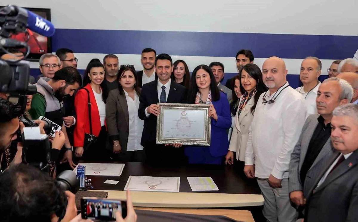 İrfan Önal Bayraklı Belediye Başkanı olarak göreve başladı