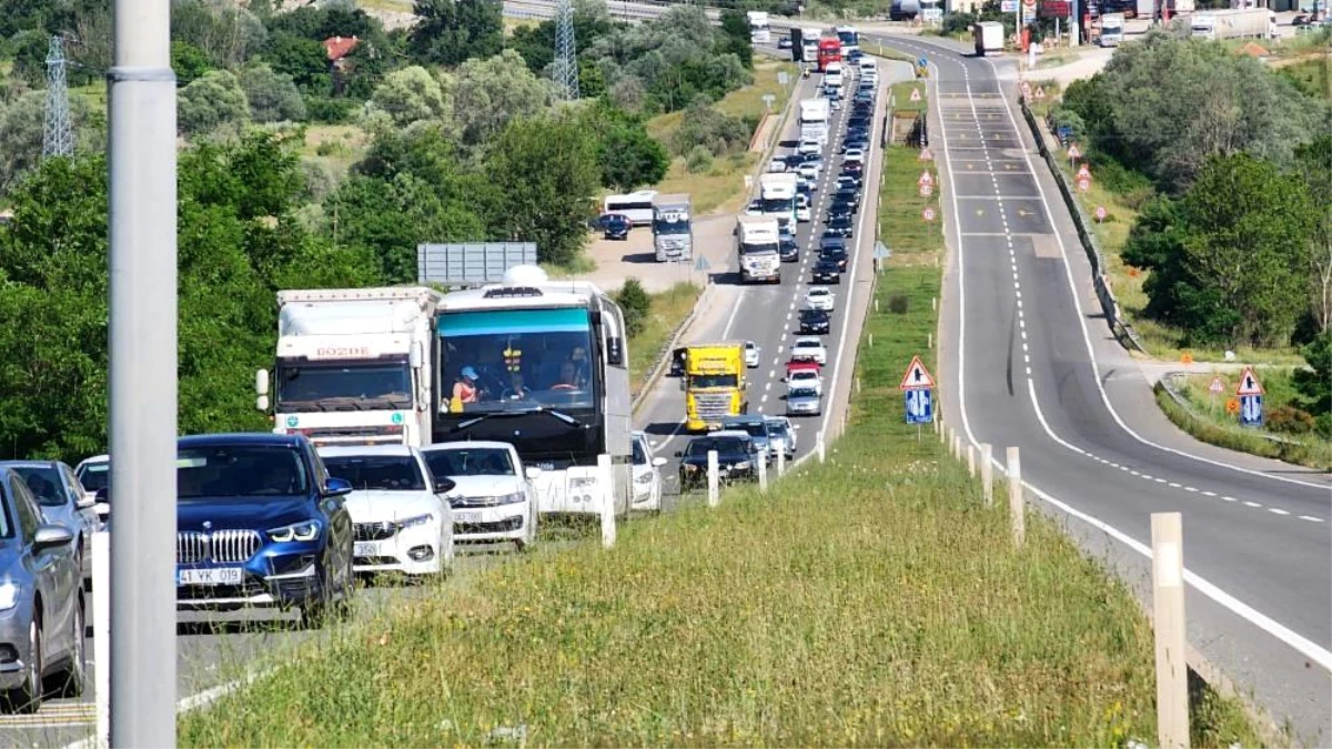 Bayram tatili dolayısıyla trafik yoğunluğuna dikkat