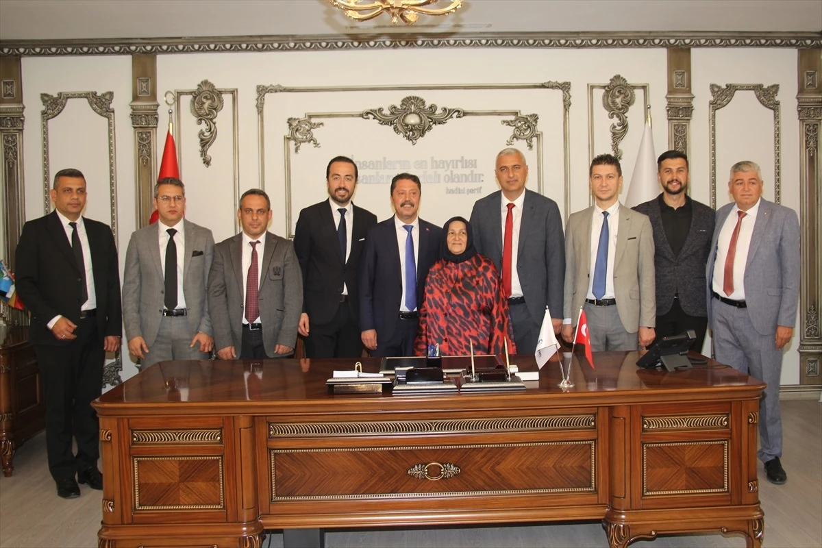 CHP\'den Beypazarı Belediye Başkanlığına seçilen Özer Kasap mazbatasını aldı