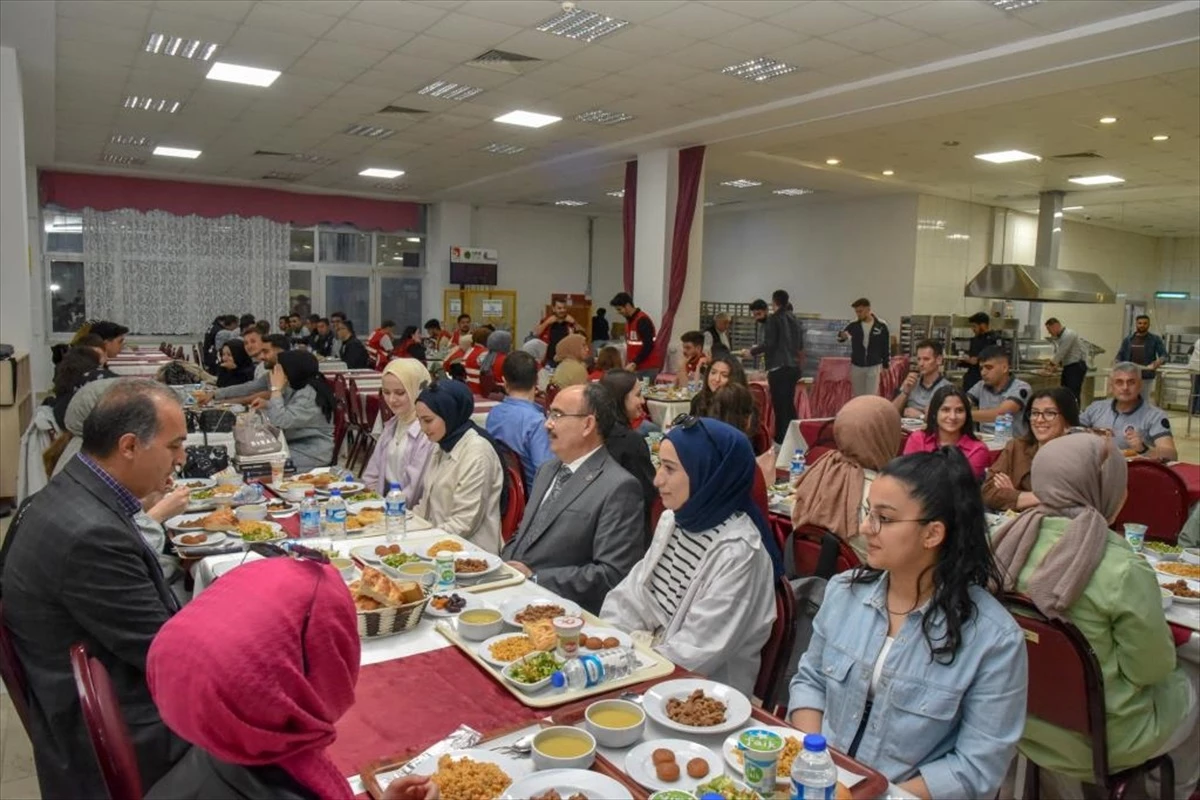 Bilecik Şeyh Edebali Üniversitesi İdarecileri Öğrenci Kulüpleriyle İftarda Buluştu