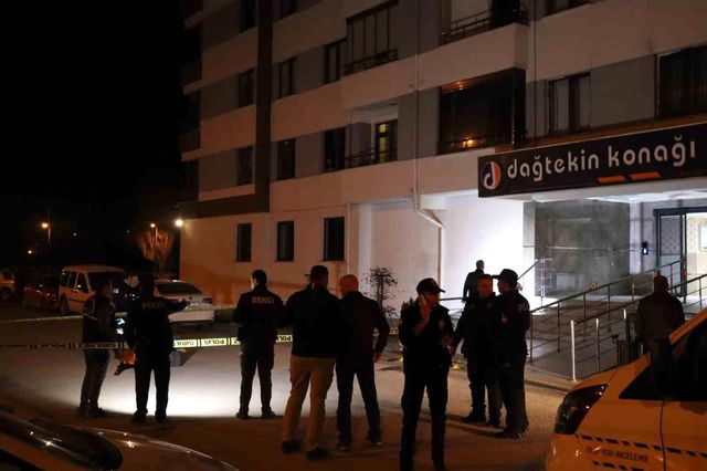 Polis beylik tabancasıyla intihar etti Polis beylik tabancasıyla intihar etti