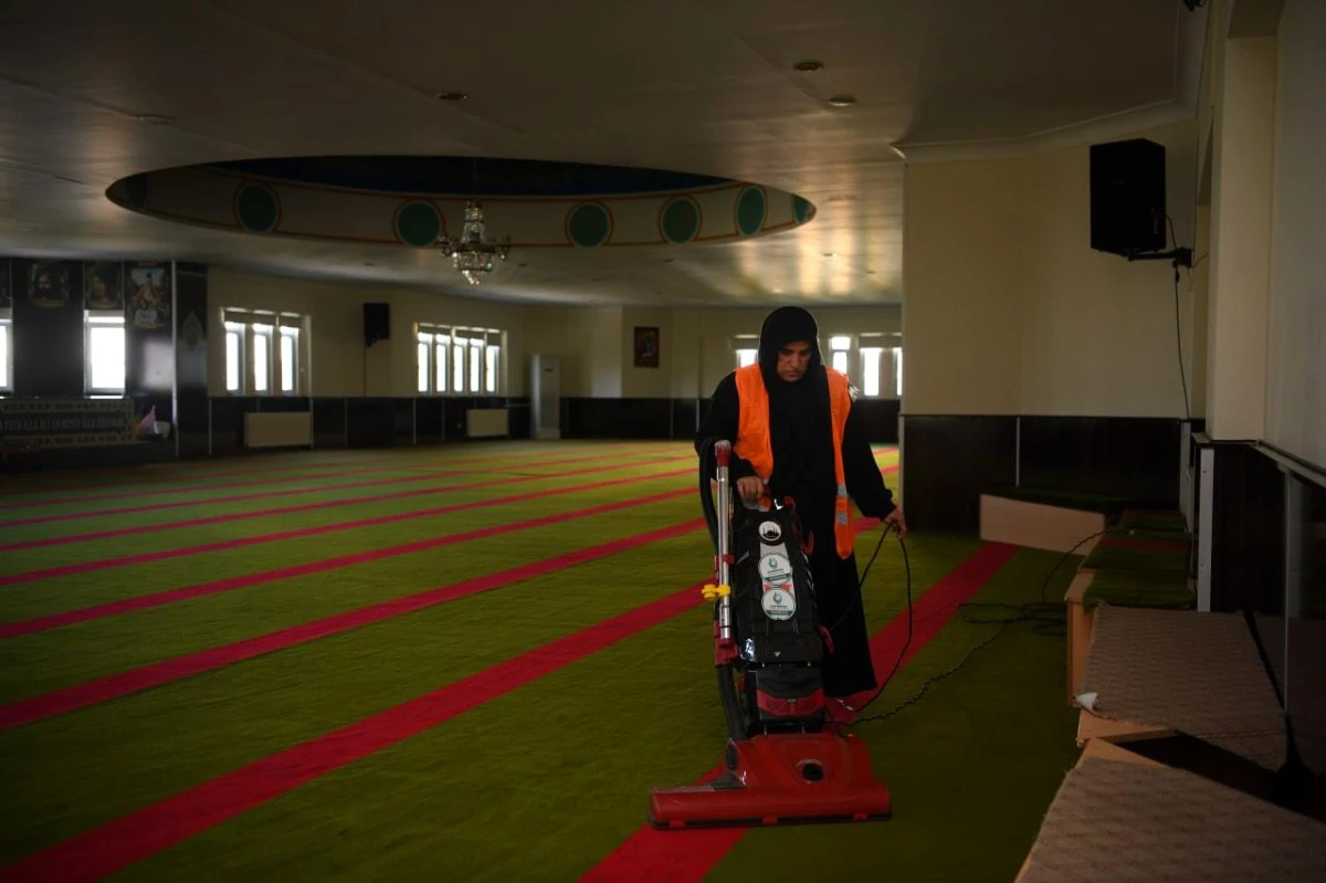 Çayırova\'daki İbadethanelerde Ramazan Bayramı Öncesi Detaylı Temizlik Çalışması