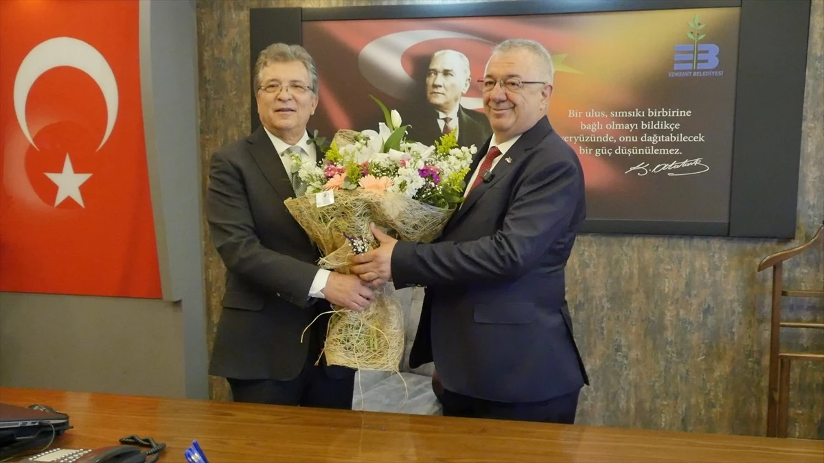 CHP\'den Balıkesir Edremit Belediye Başkanı Mehmet Ertaş göreve başladı