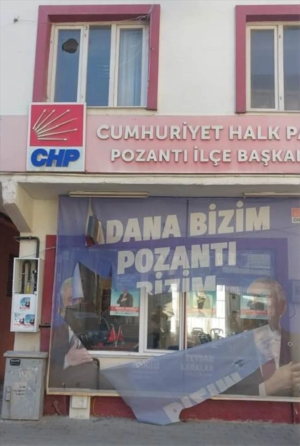 CHP Pozantı İlçe Başkanlığı binasının camları kırıldı, olayla ilgili soruşturma başlatıldı