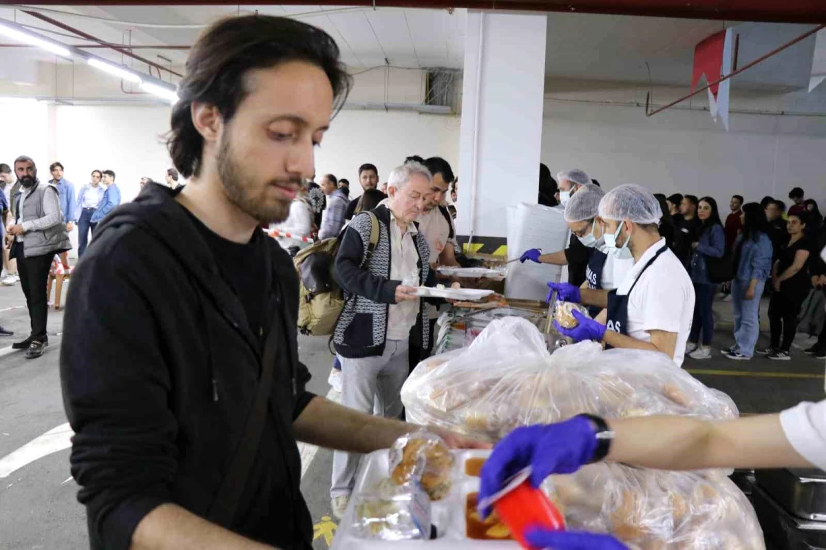 Denizli OSB\'de Ramazan ayı boyunca binlerce kişiye iftar yemeği veriliyor
