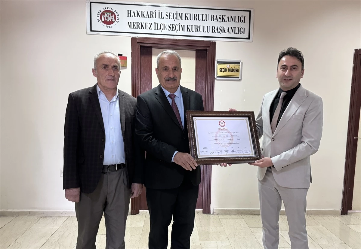 AK Parti\'den Durankaya Belde Belediye Başkanı İsmail Demirci\'ye mazbata verildi
