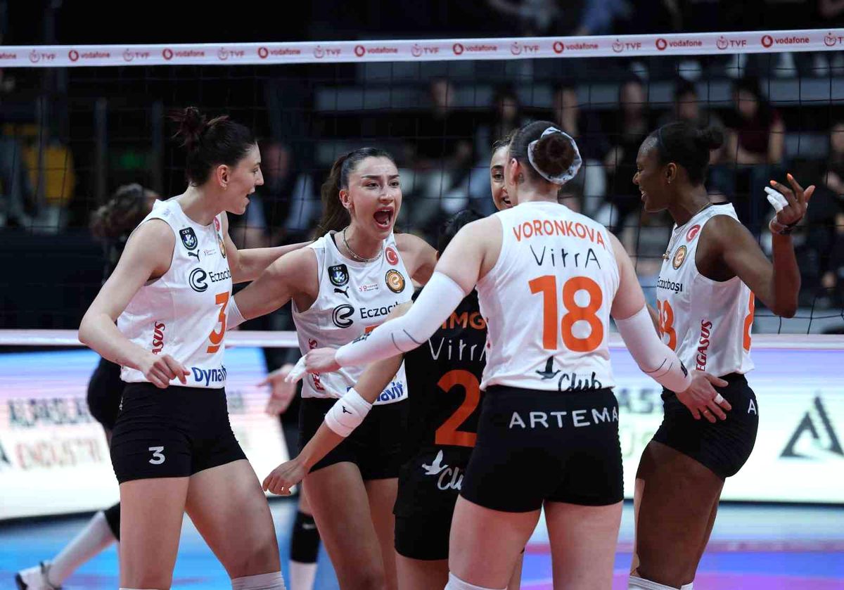 Eczacıbaşı Dynavit, V. Bank\'ı mağlup ederek finale yükseldi