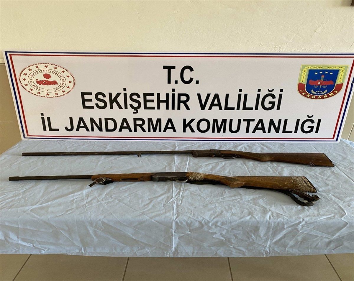 Eskişehir\'de yapılan denetimlerde 16 silah ele geçirildi, 21 şüpheli hakkında işlem yapıldı