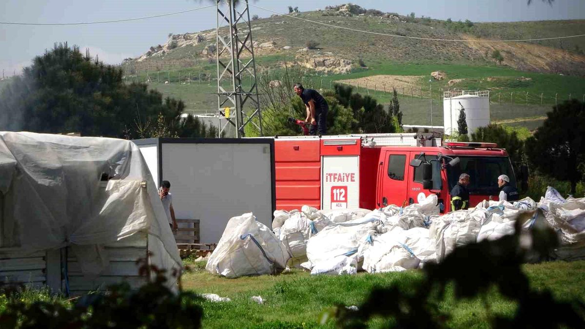 Adıyaman\'da Fabrika Bahçesinde Yangın Çıktı