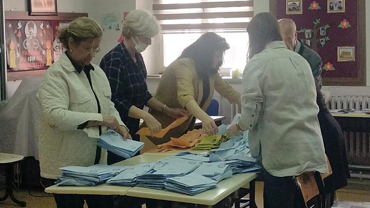 Edirne\'de Seçim Günü Oy Pusulalarının Çöpe Atılması Nedeniyle Seçim Yenilenecek