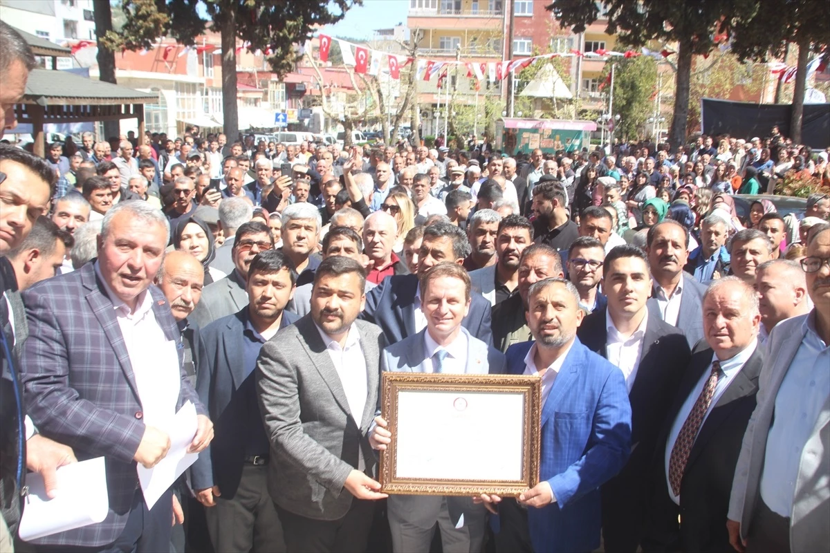 MHP\'den Gülnar Belediye Başkanı seçilen Fatih Önge göreve başladı