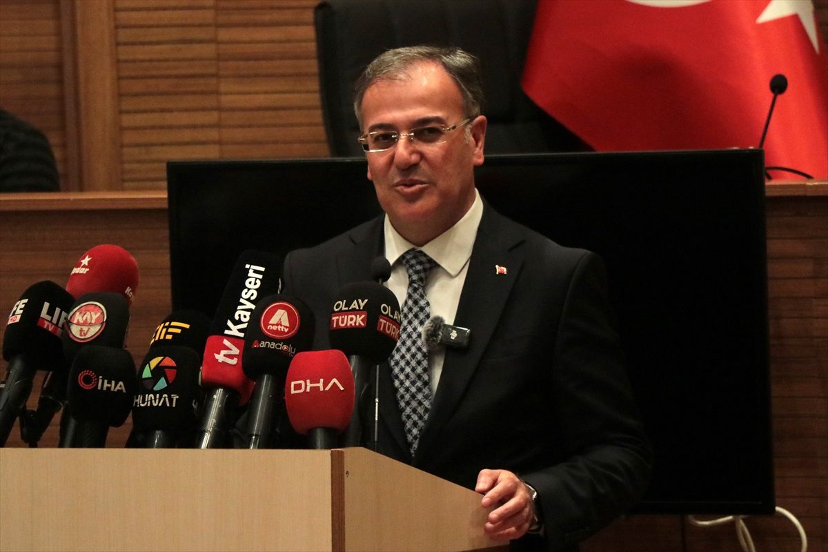 Kayseri\'nin Hacılar ilçesinde AK Parti\'den Belediye Başkanı seçilen Bilal Özdoğan mazbatasını aldı