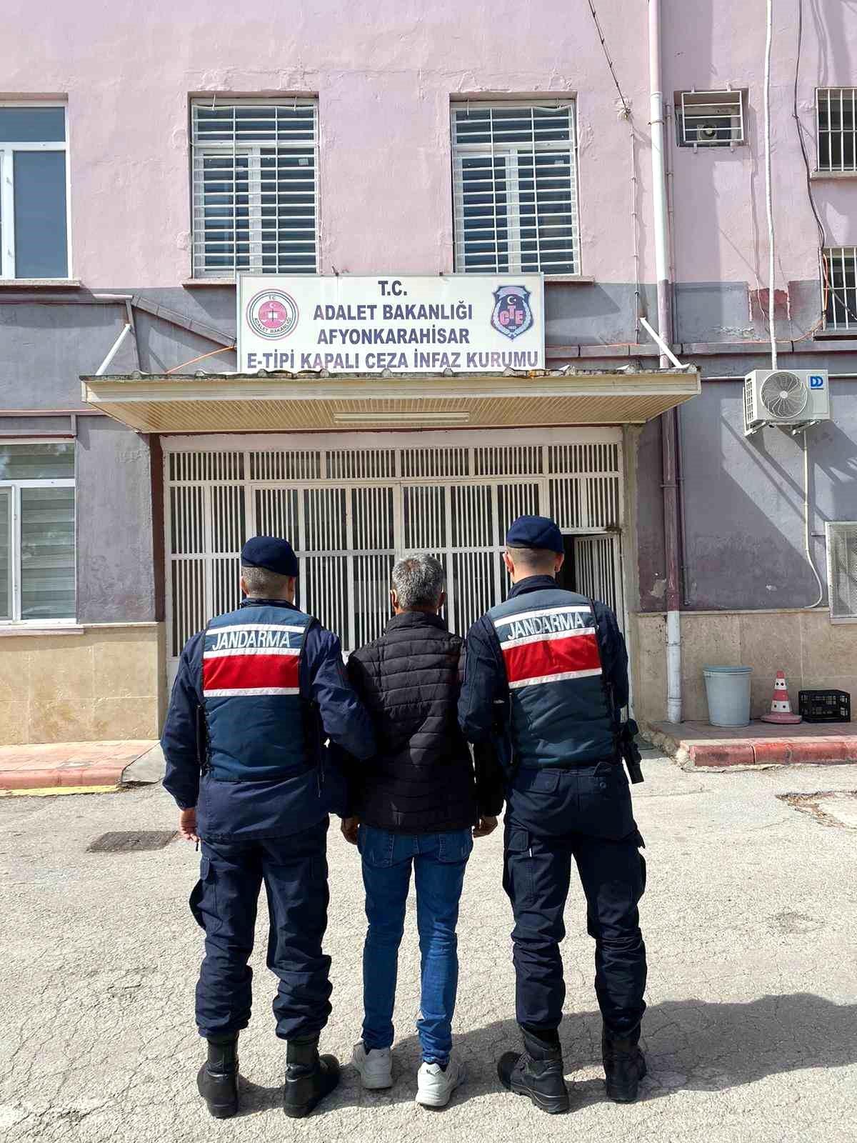 Afyonkarahisar\'da hırsızlık suçundan aranan şahıs yakalandı