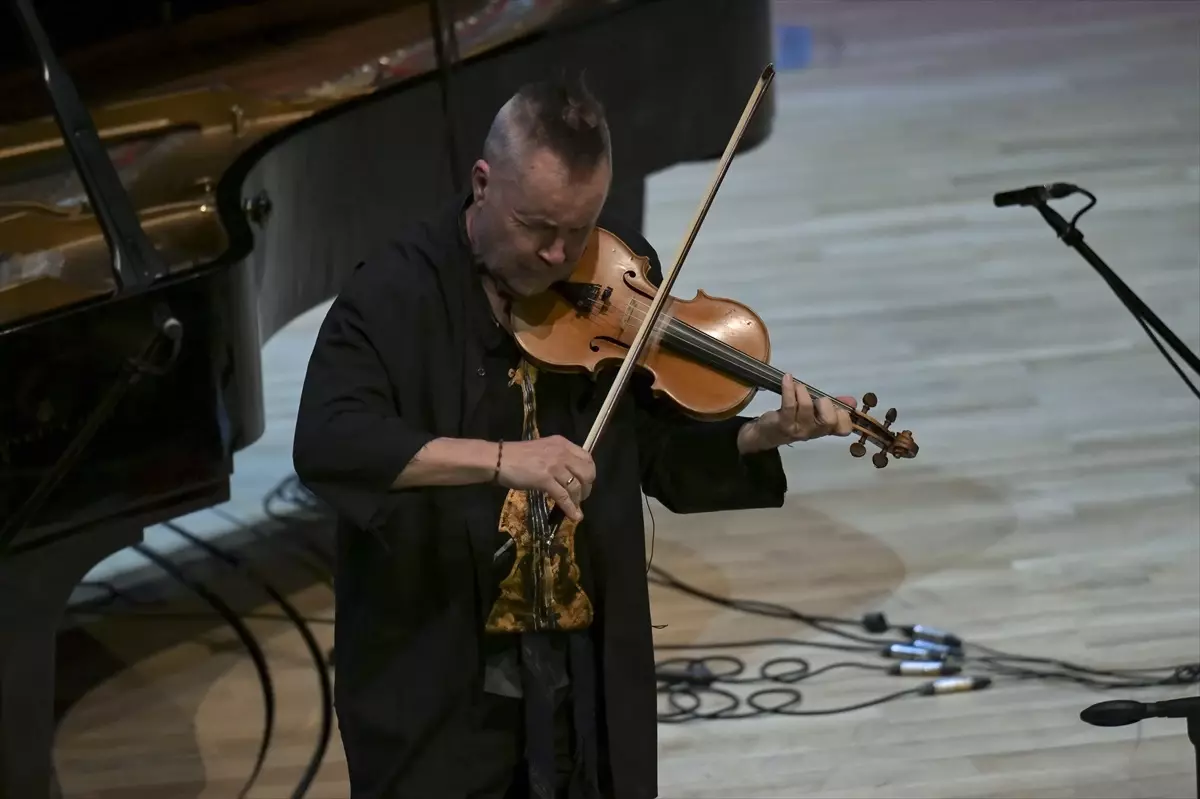 Nigel Kennedy Başkentli müzikseverlerle buluştu