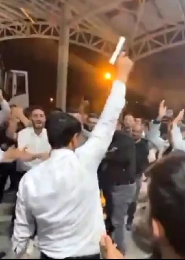 Isparta'da Belediye Başkanı Zaferini Silah Sıkarak Kutladı