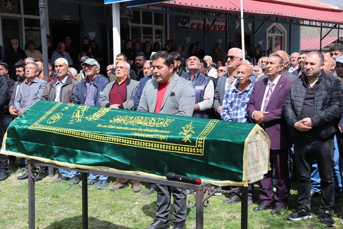 İstanbul\'da yangında hayatını kaybeden Binali Çayır\'ın cenazesi Erzincan\'da defnedildi