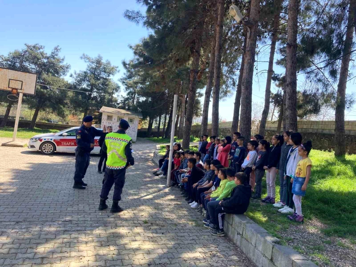 Gaziantep\'te İslahiye ilçesinde 40 ilkokul öğrencisine trafik eğitimi verildi