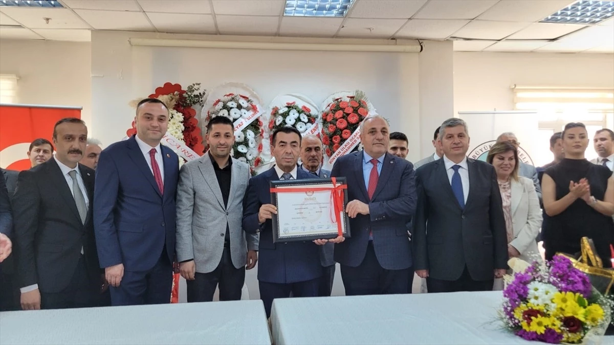 Kayseri\'de MHP\'den Bünyan, Özvatan ve Sarıoğlan ilçelerinde belediye başkanları mazbatalarını aldı