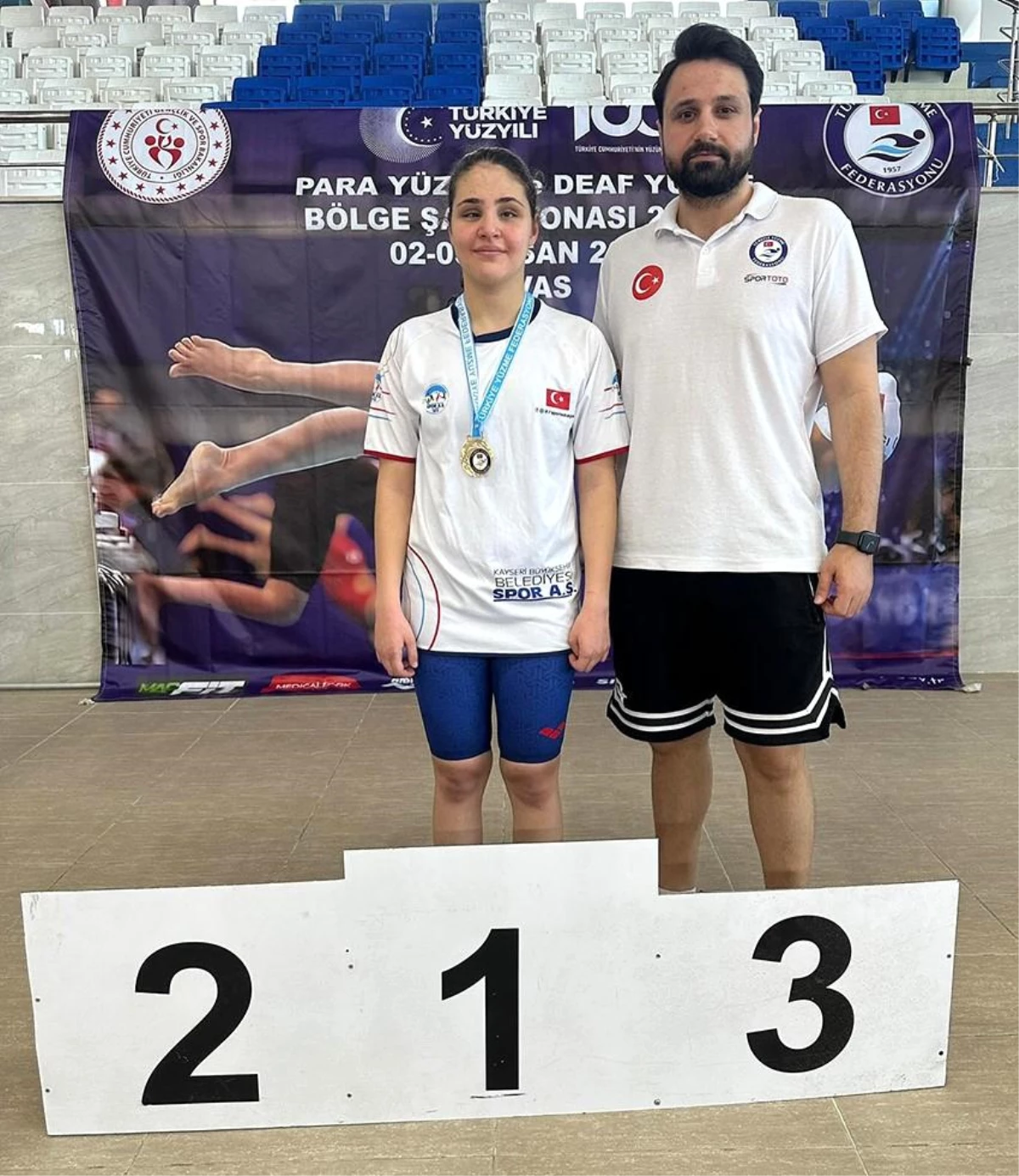 Cemre Ateş, Para Yüzme ve Deaf Yüzme Bölge Şampiyonalarında 6 Altın Madalya Kazandı