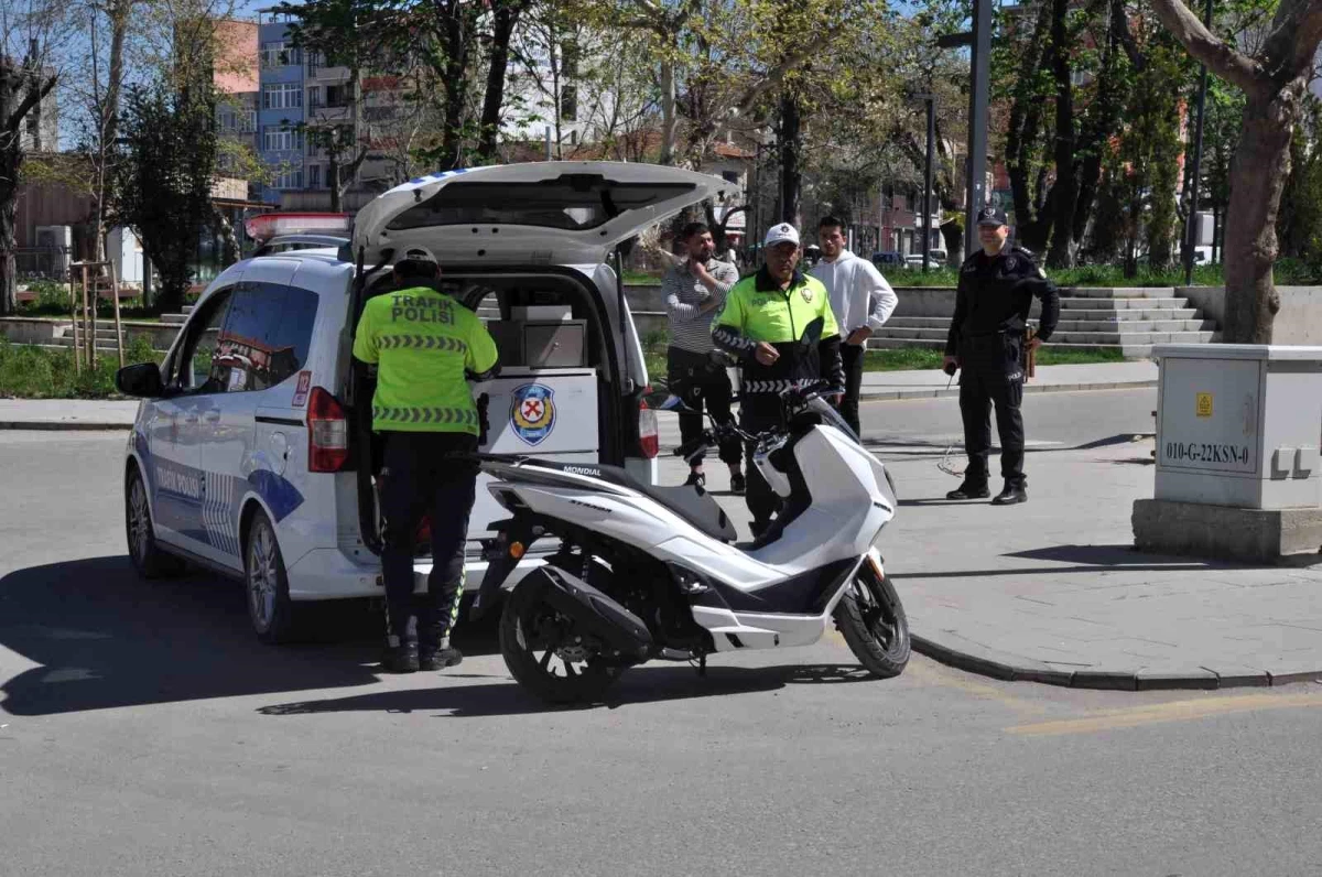 Keşan\'da motosiklet denetimlerinde 8 sürücüye ceza kesildi