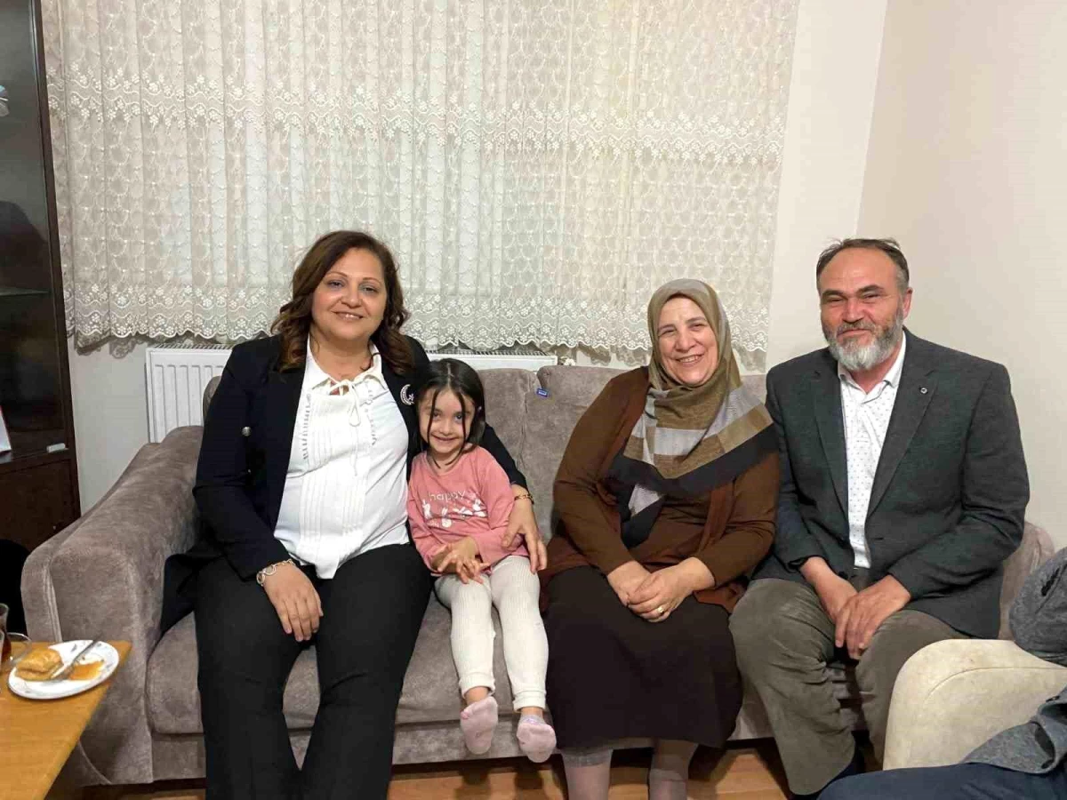 Afyonkarahisar Belediye Başkanı Şehit Ailesini Ziyaret Etti