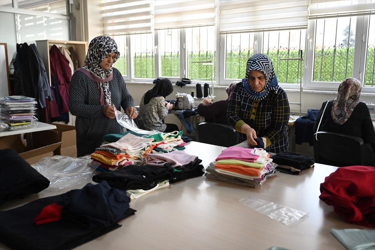 KOMEK Gönüllüleri Gazze\'ye Yardım Elini Uzatıyor