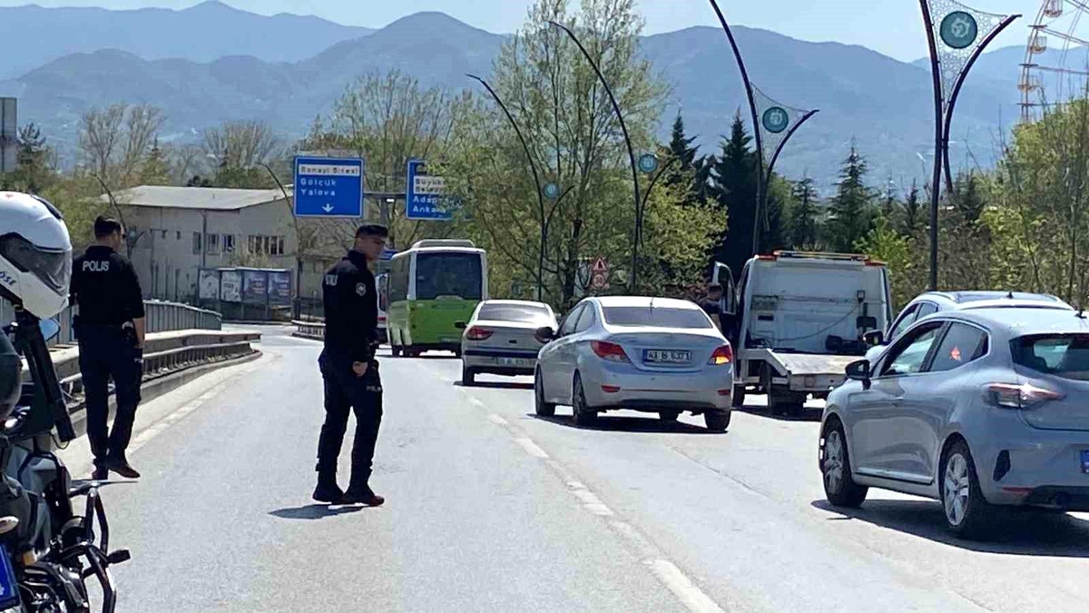 İzmit\'te köprü üzerinde kaza: 1 yaralı