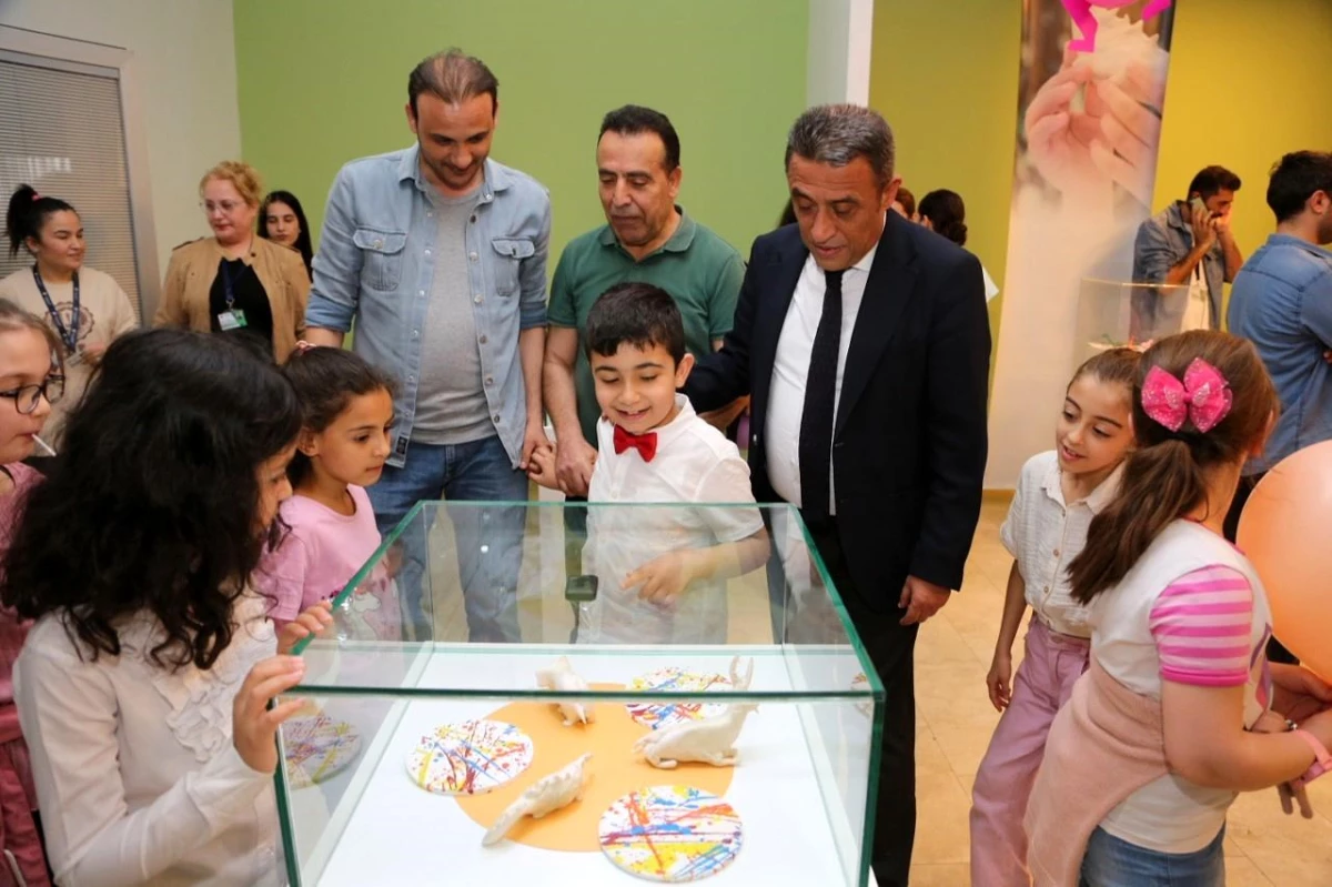 Otizmli Mustafa\'nın sergisi Küçükçekmece Belediyesi\'nde açıldı
