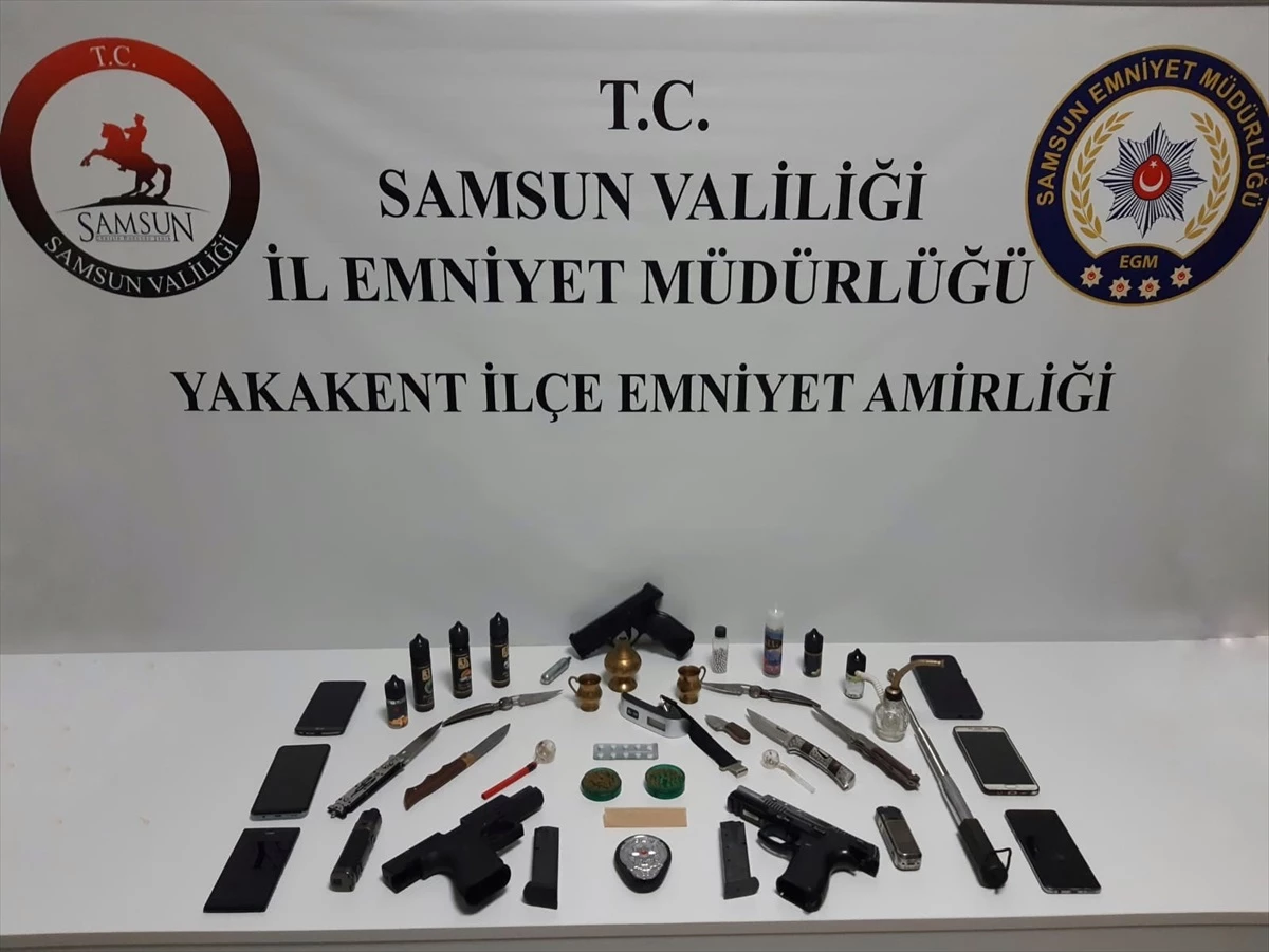 Samsun\'da sahte polis rozetiyle yakalanan 2 kişi gözaltına alındı