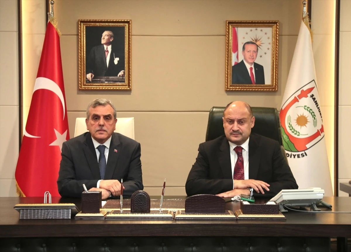 Yeniden Refah Partisi\'nden Şanlıurfa Büyükşehir Belediye Başkanlığına seçilen Mehmet Kasım Gülpınar göreve başladı