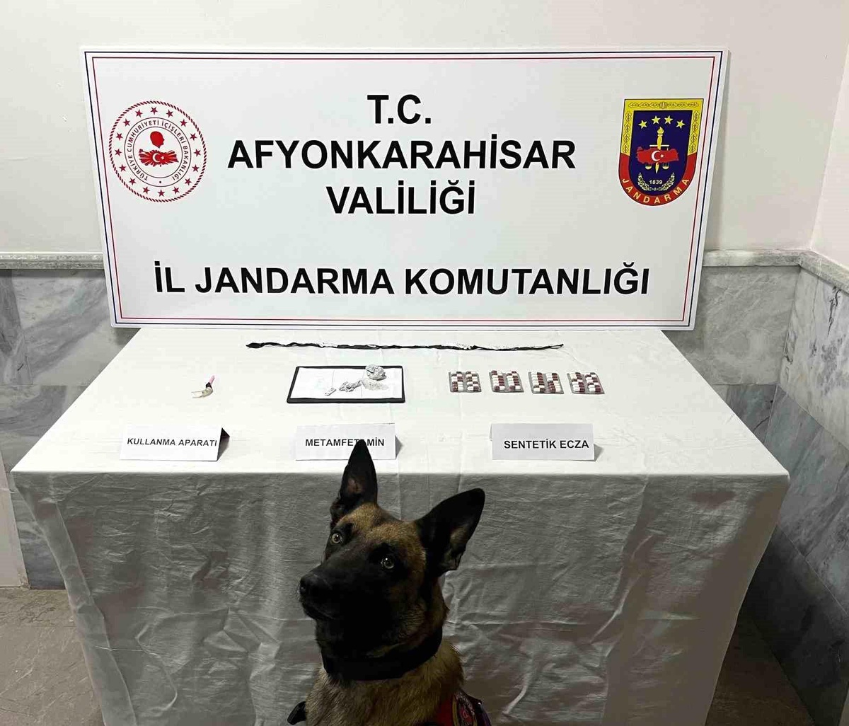 Afyonkarahisar\'da Uyuşturucu Operasyonu: 2 Şahıs Yakalandı