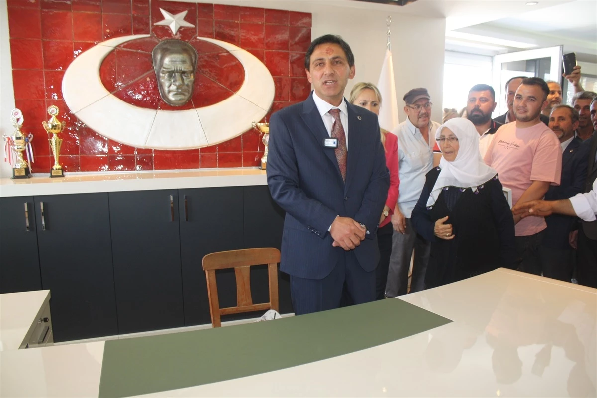 Yeniden Refah Partisinden Selendi Belediye Başkanı Murat Daban göreve başladı