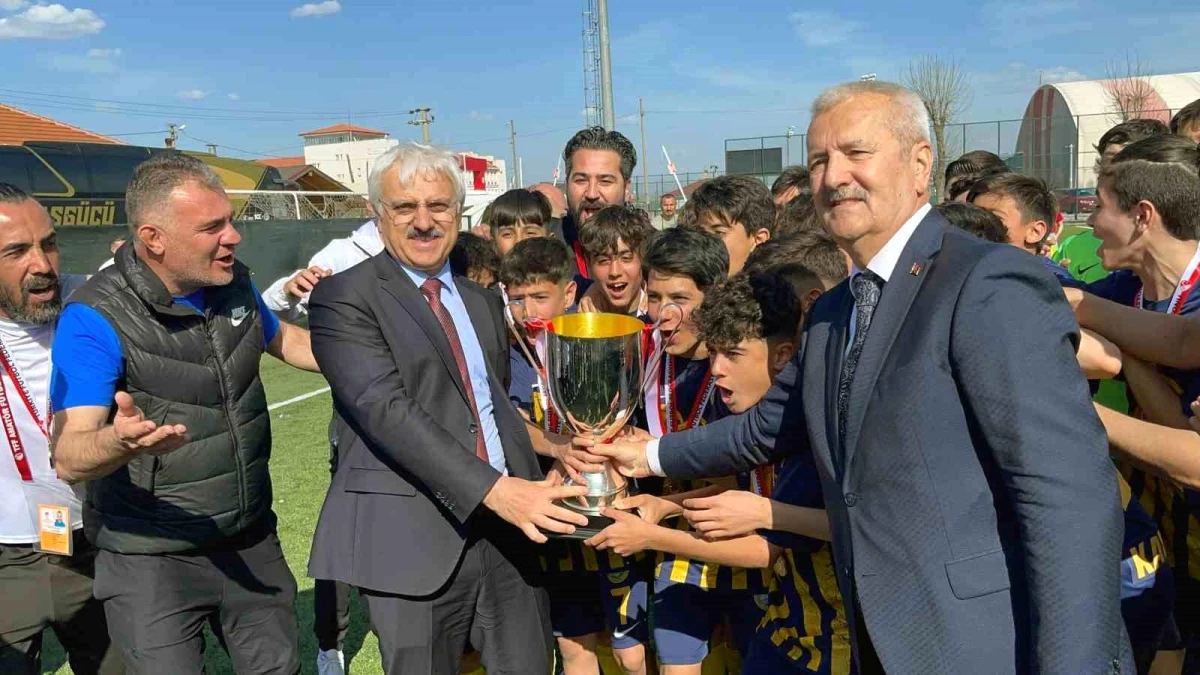 Talasgücü U14 Futbol Takımı Türkiye Şampiyonu