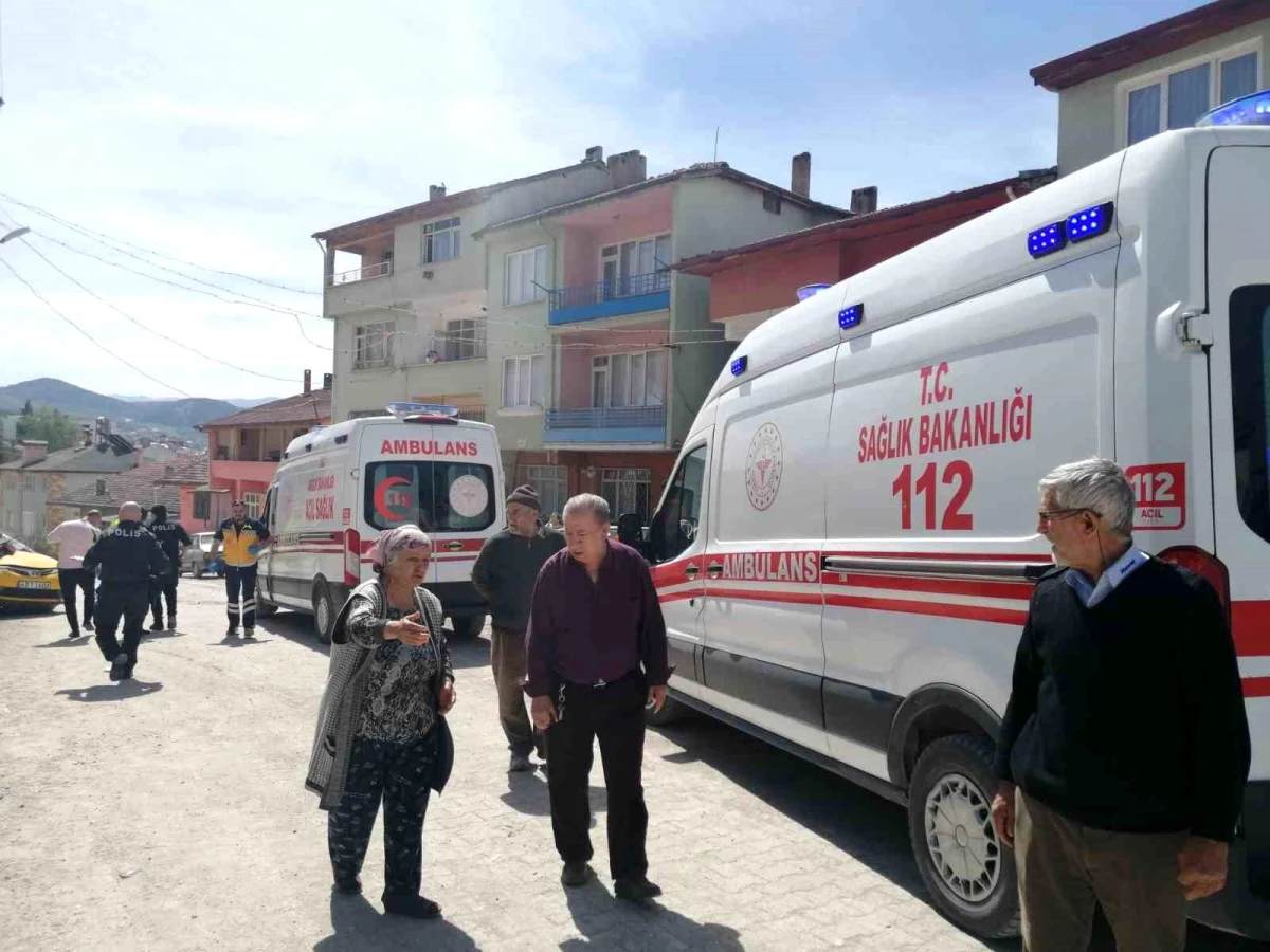 Tokat\'ın Niksar ilçesinde ticari taksi kaza yaptı, yaşlı kadın yaralandı