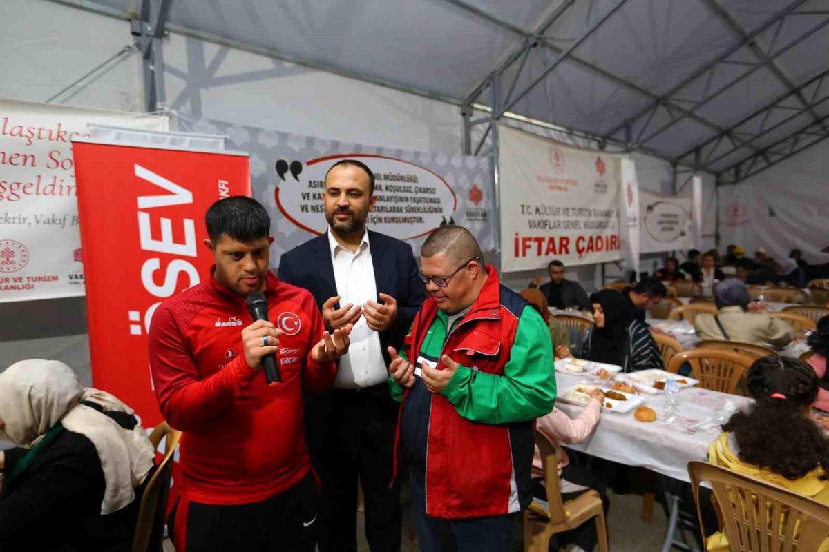 Özel Sporcuların Katkılarıyla Düzenlenen İftar Programı
