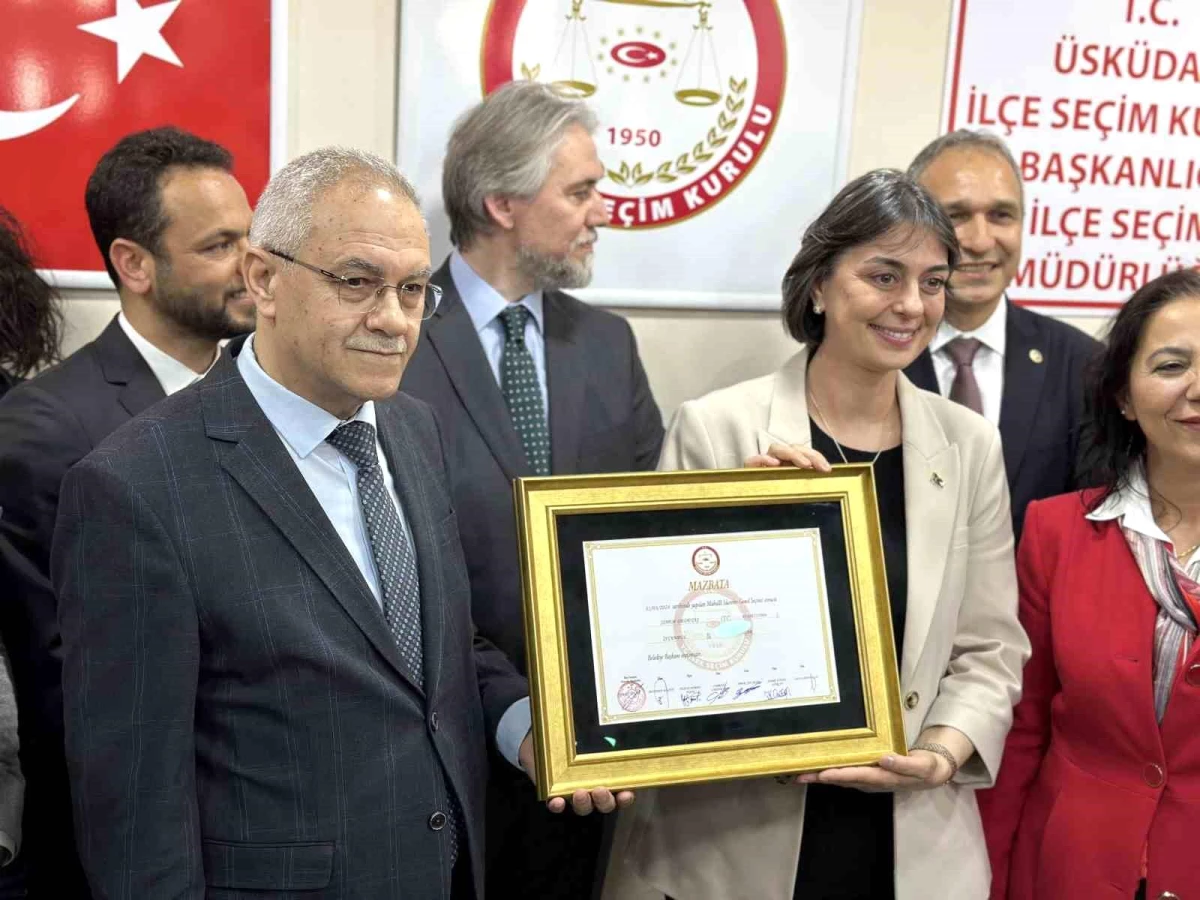 İstanbul Üsküdar\'da Sinem Dedetaş mazbatasını aldı