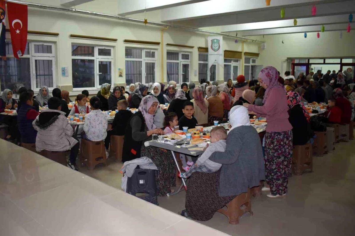 Niğde Yeşilgölcük Anadolu İmam Hatip Lisesi\'nden Geleneksel İftar Yemeği