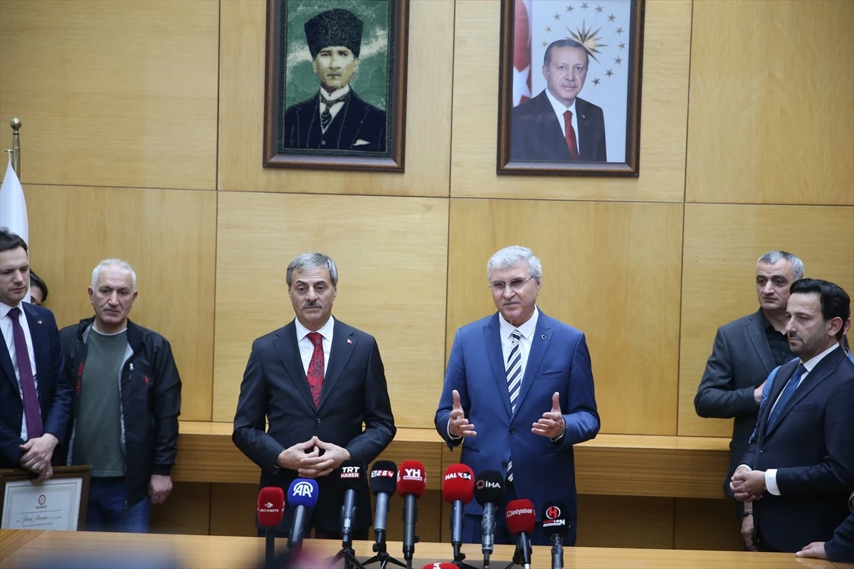 Yusuf Alemdar, Sakarya Büyükşehir Belediye Başkanı olarak göreve başladı