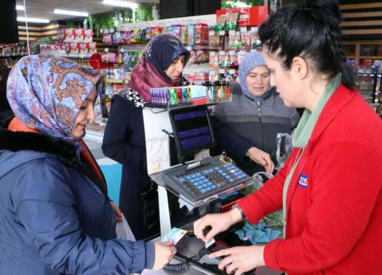 31 Mart seçimlerinde 42 erkek rakibini geri bırakarak muhtar oldu 31 Mart seçimlerinde 42 erkek rakibini geri bırakarak muhtar oldu