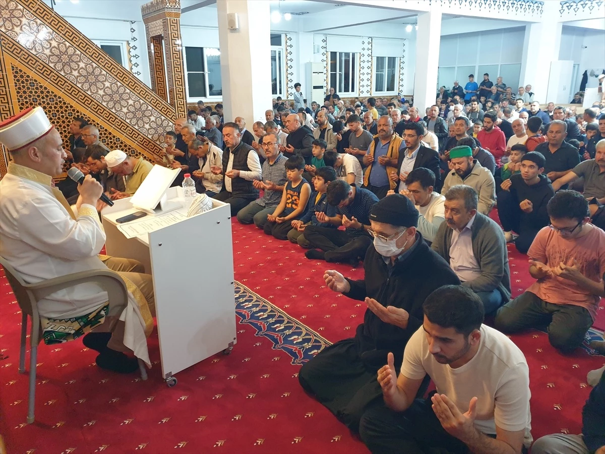 Adana, Mersin, Hatay ve Osmaniye\'de Kadir Gecesi dolayısıyla camilerde program düzenlendi