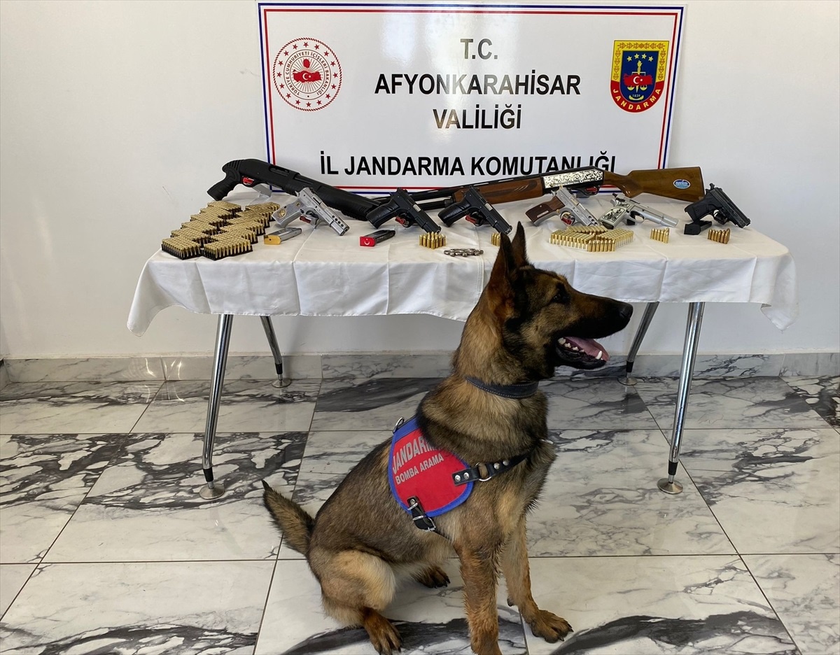 Afyonkarahisar\'da silahlarla havaya ateş eden 6 kişiye adli işlem uygulandı
