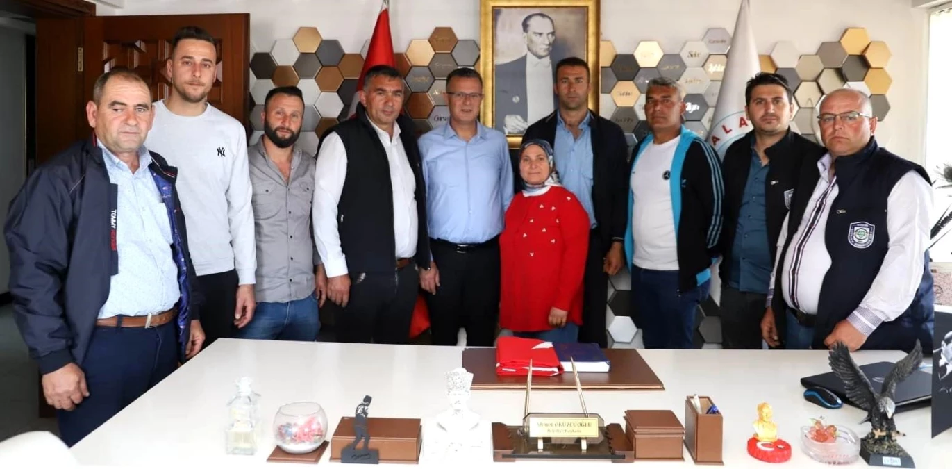 Manisa\'nın Alaşehir ilçesinde ilk kadın muhtar ziyarette bulundu